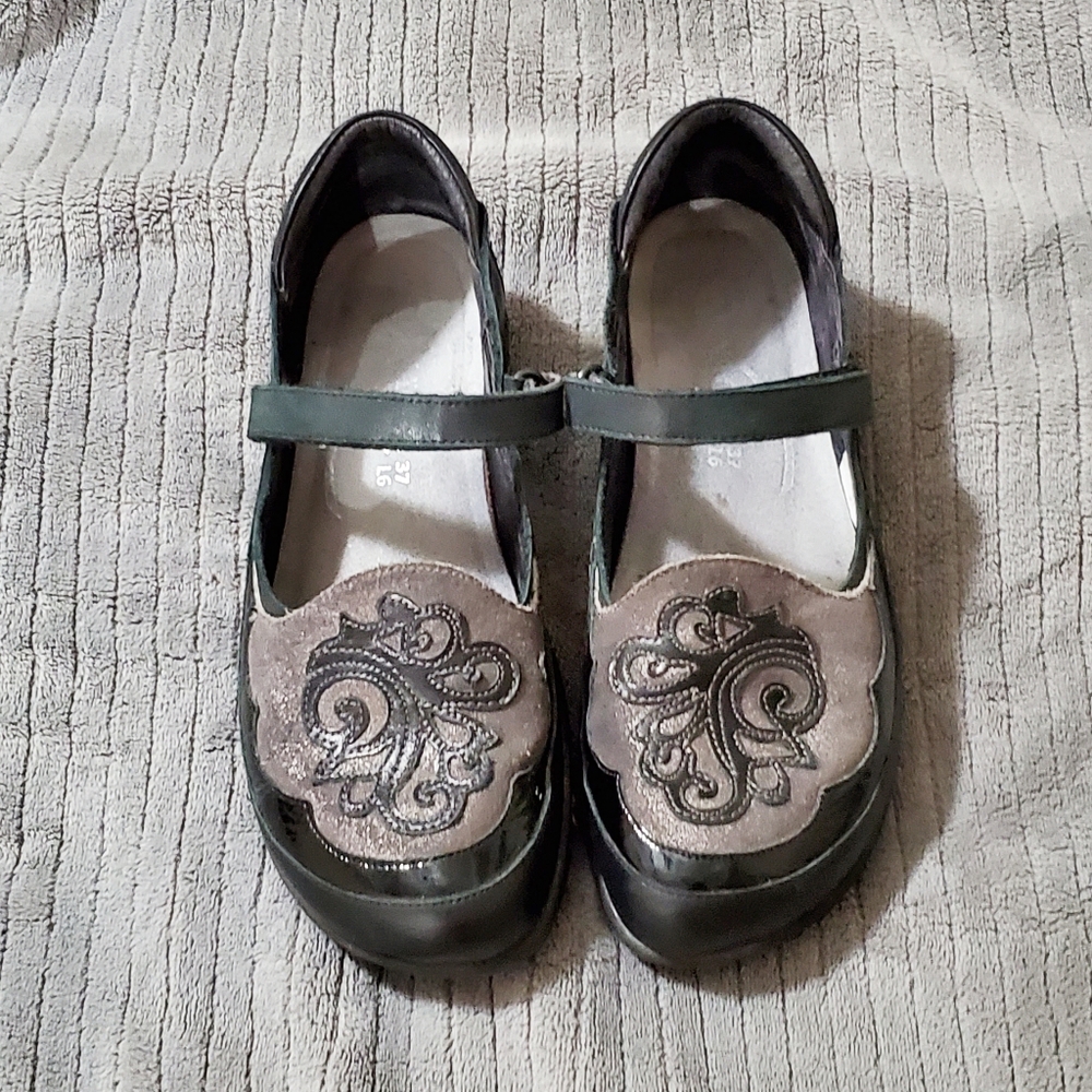 Naot black leather Mary Jane like new